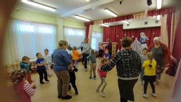 Скучен день до вечера коли делать нечего.