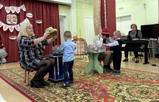 День Матери в младшей группе.