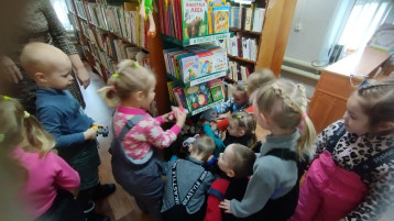 Раз - два - три - четыре , книжек много в этом мире.