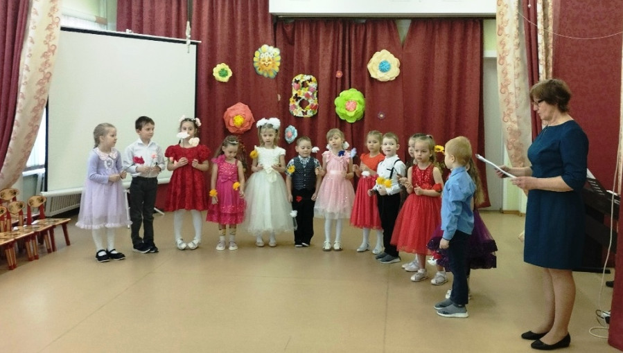Конкурс "А ну-ка, девочки".